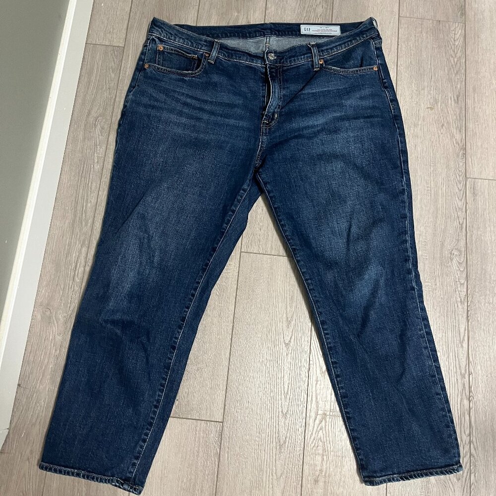 GAP Women's Straight Leg Jeans in Dark Blue Wash